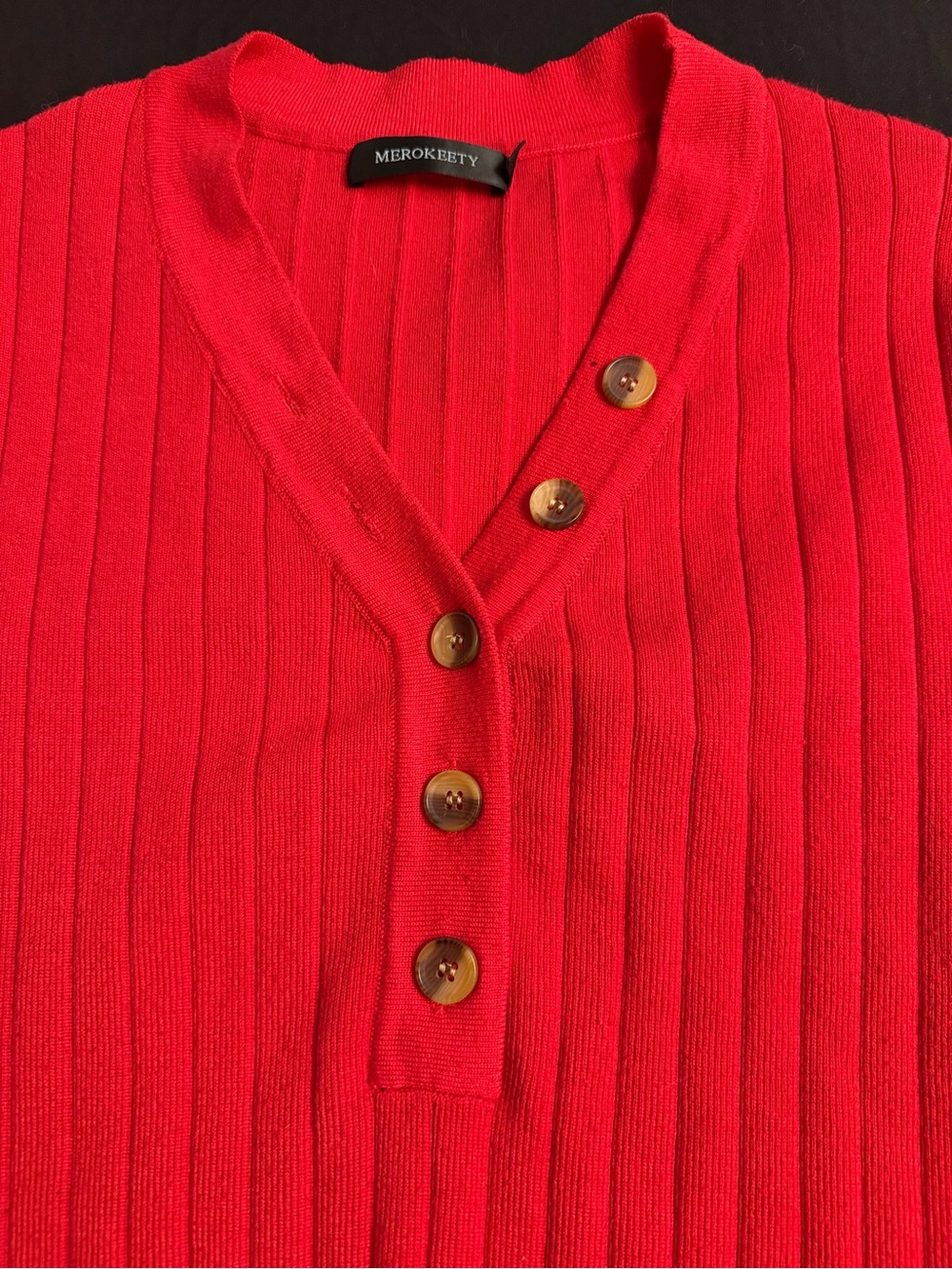 Merokeety Red Ribbed Button-Accent V-Neck Sweater - Picture 2 of 6